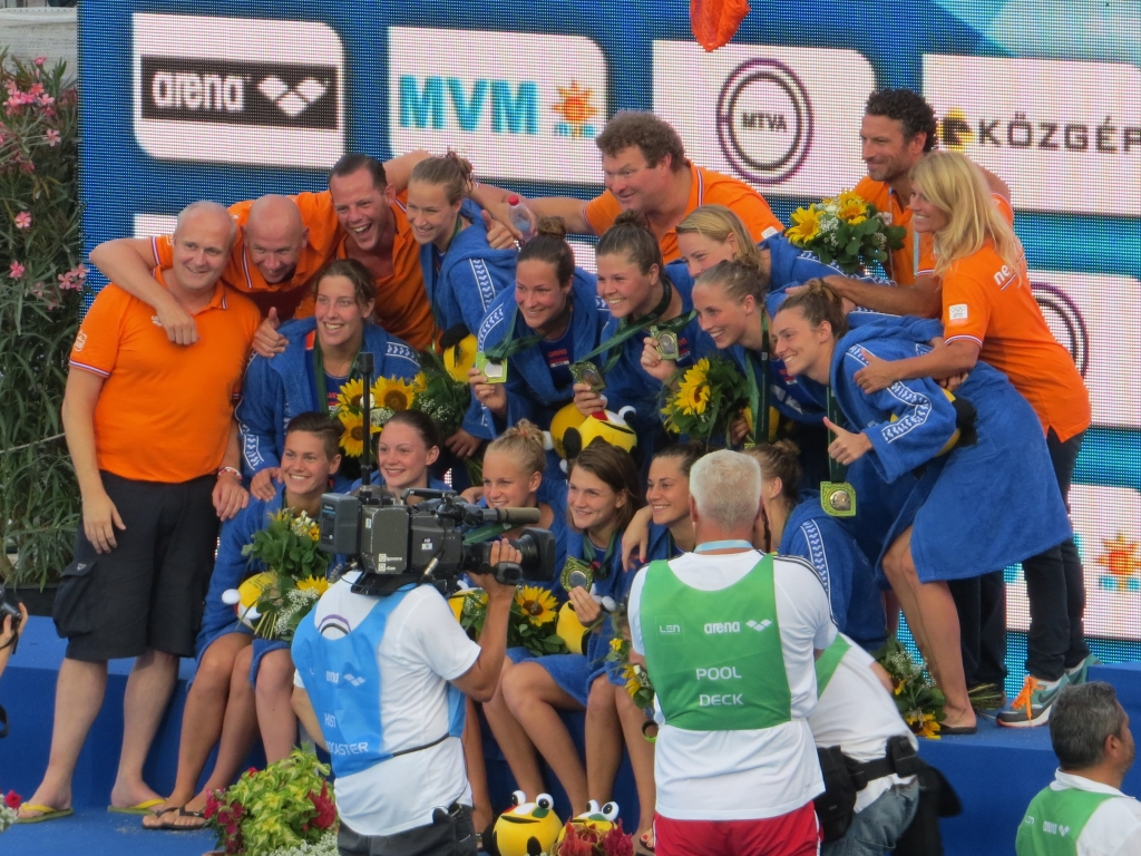 Het Nederlands team met de zilveren medaille.