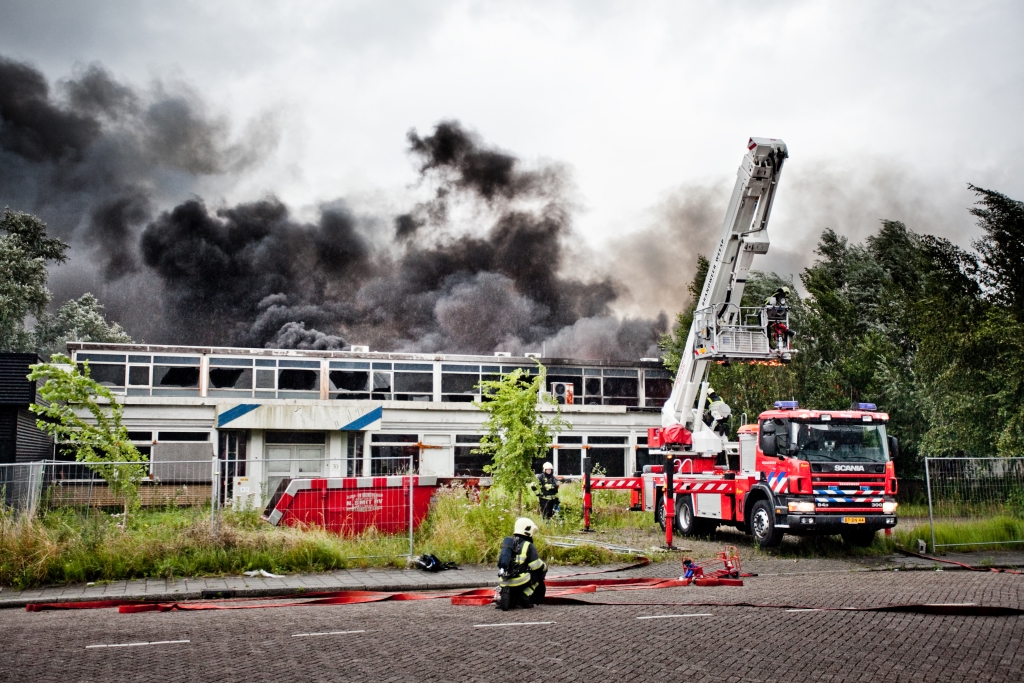 Zondag 10 augustus: grote brand Bloemendalerweg. 