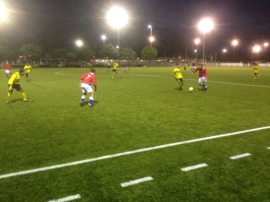 SV Diemen (in gele shirt) won met
5-0 van Sloterdijk.