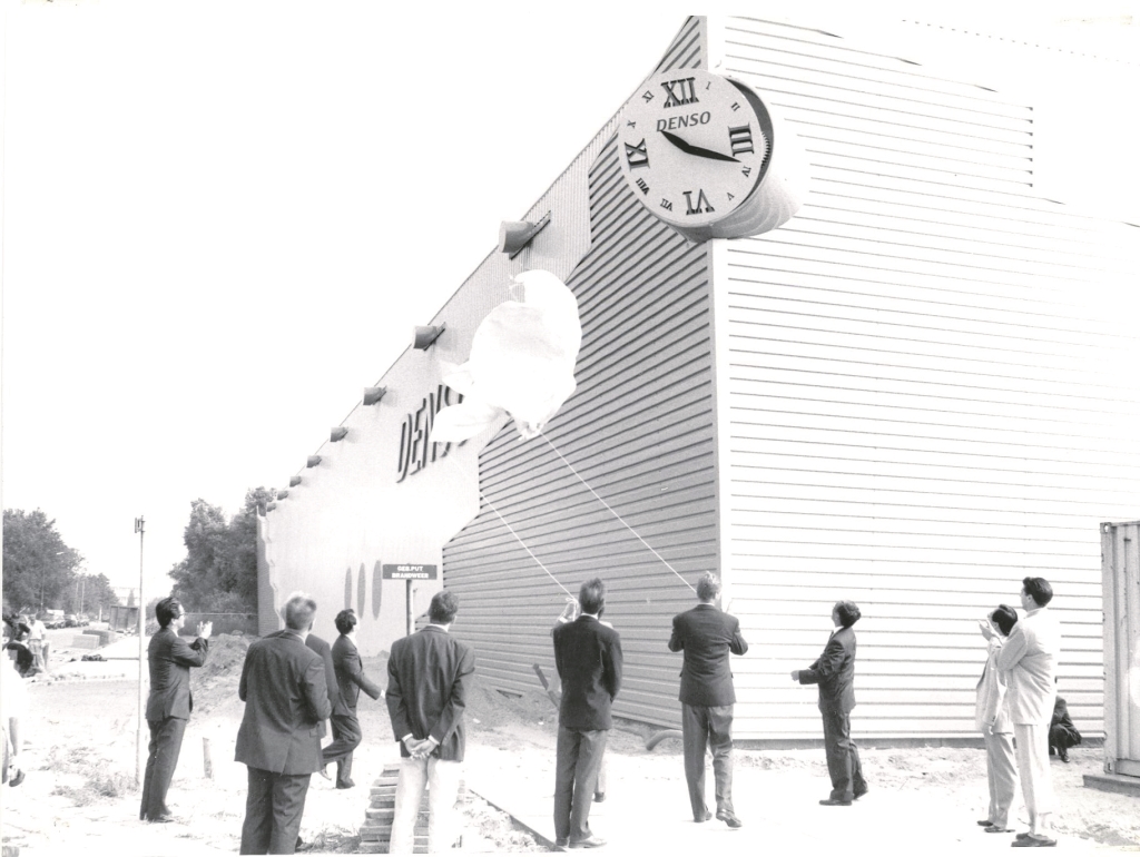 De opening van de uitbreiding van Denso in Weesp in 1996.