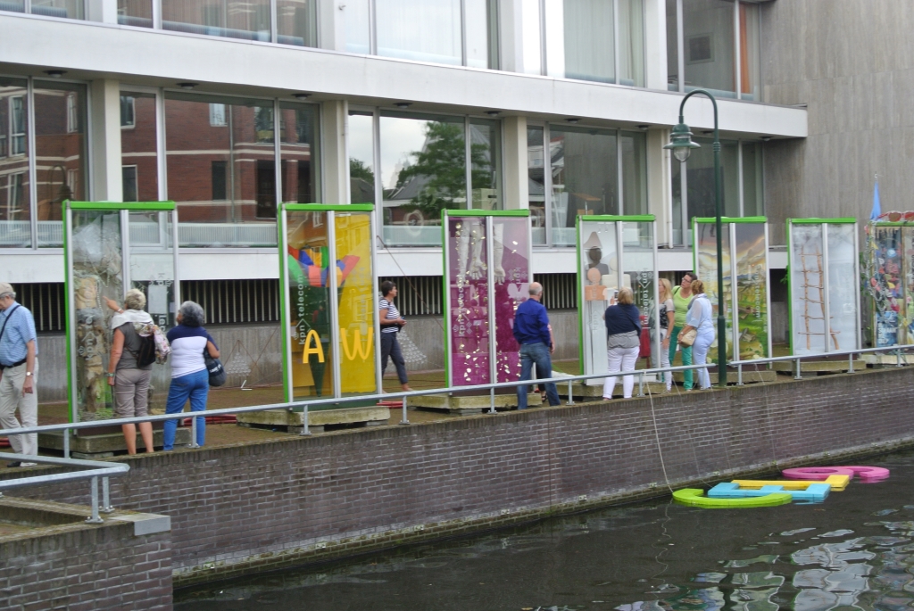 De telefooncellen worden van Bussum naar Lelystad gebracht.