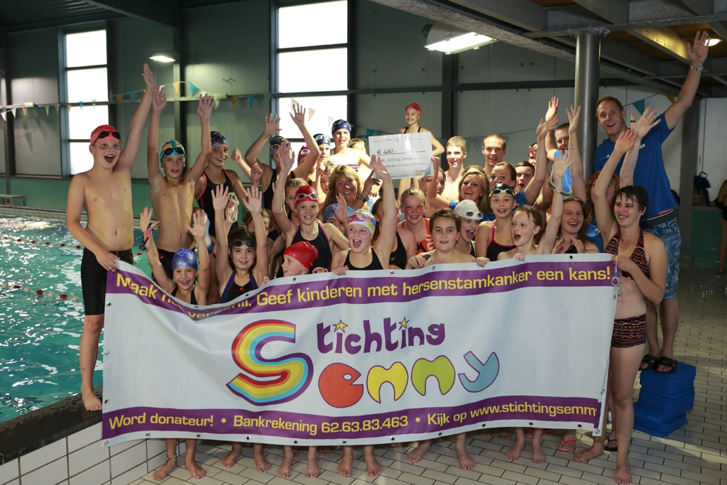 Triton schenkt deel opbrengst zwem4daagse aan Stichting Semmy. 