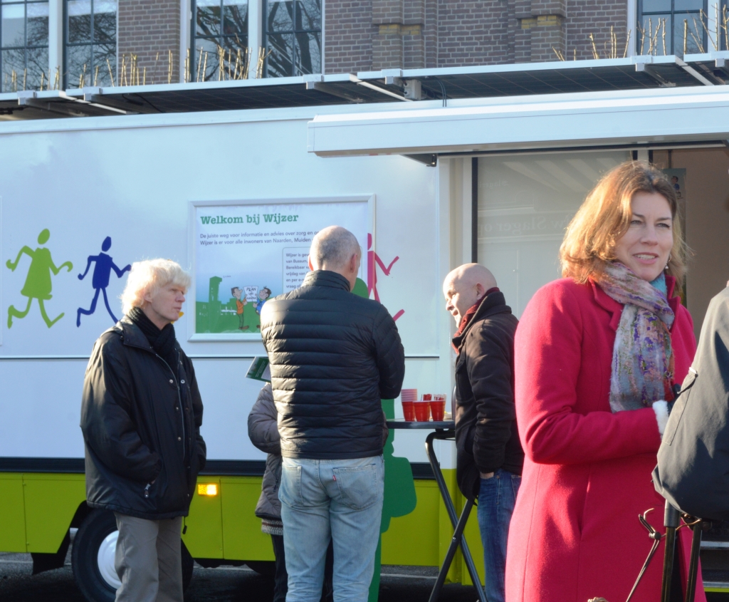Wethouders bezochten afgelopen week de markt in Naarden. 