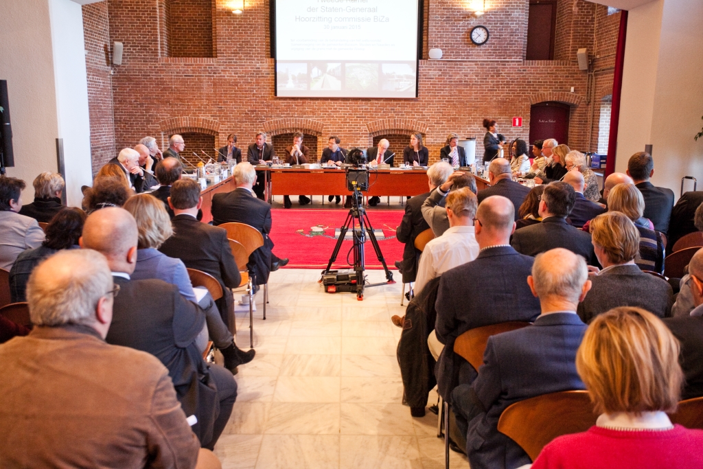 De zaal zat vrijdag tjokvol afgevaardigden van Weesp, Muiden, Naarden en Bussum. 