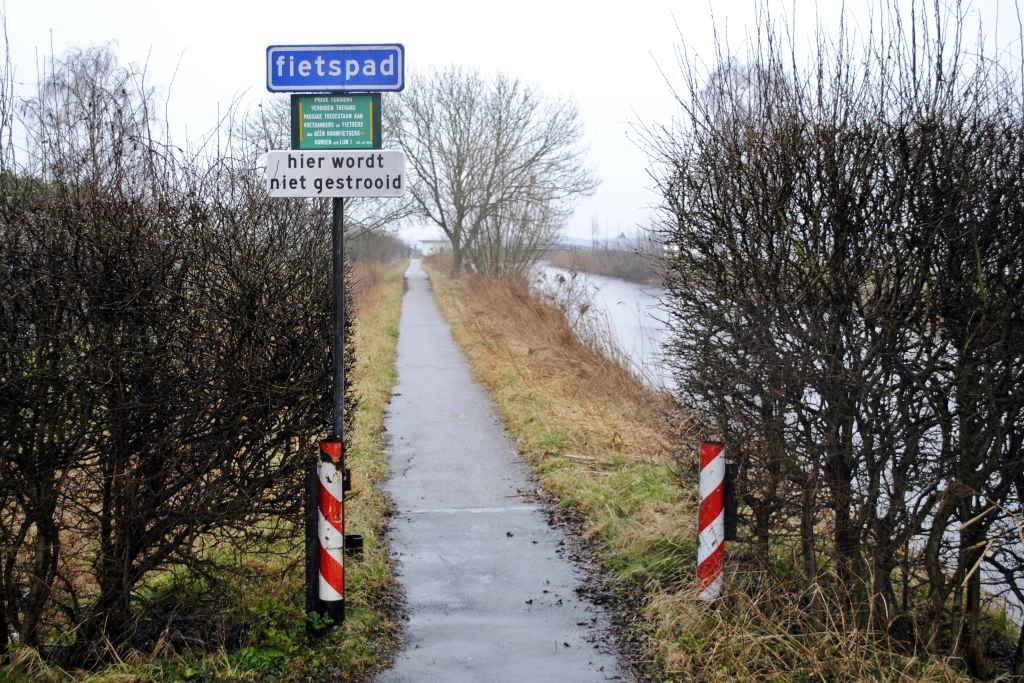 Het fietspad door het Naardermeer blijft behouden.