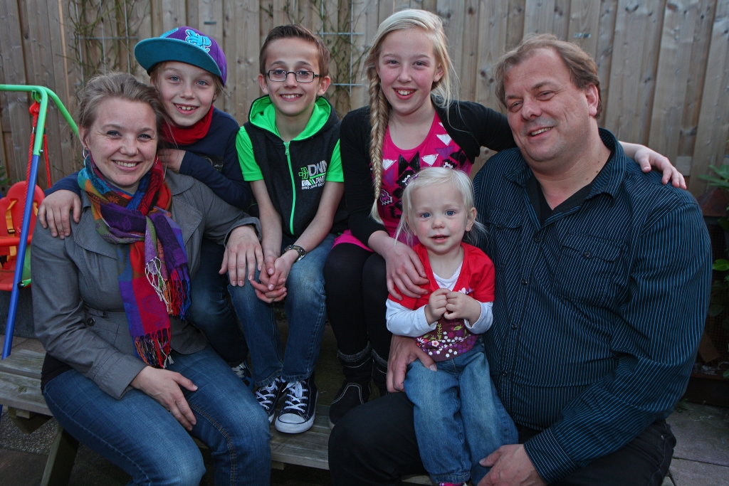Het Bussumse gezin: Judith, Lucas, Tim, Fleur, Sophie en Roel.