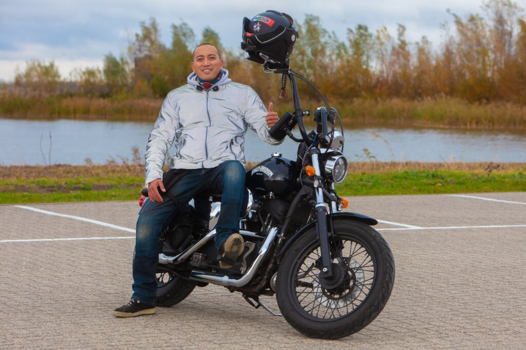 Organisator Robbert Kuypers rijdt zelf ook al weer een aantal jaren op een Harley-Davidson.