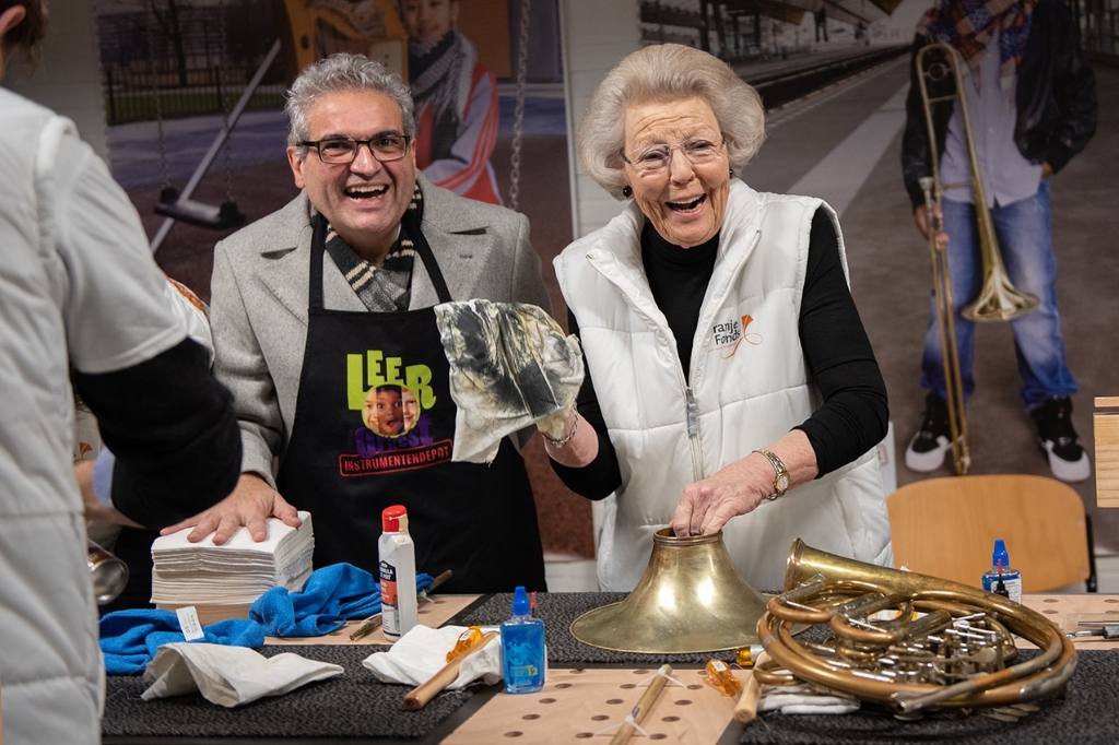 Maart: Prinses Beatrix bij Stichting Instrumentendepot tijdens NLdoet.