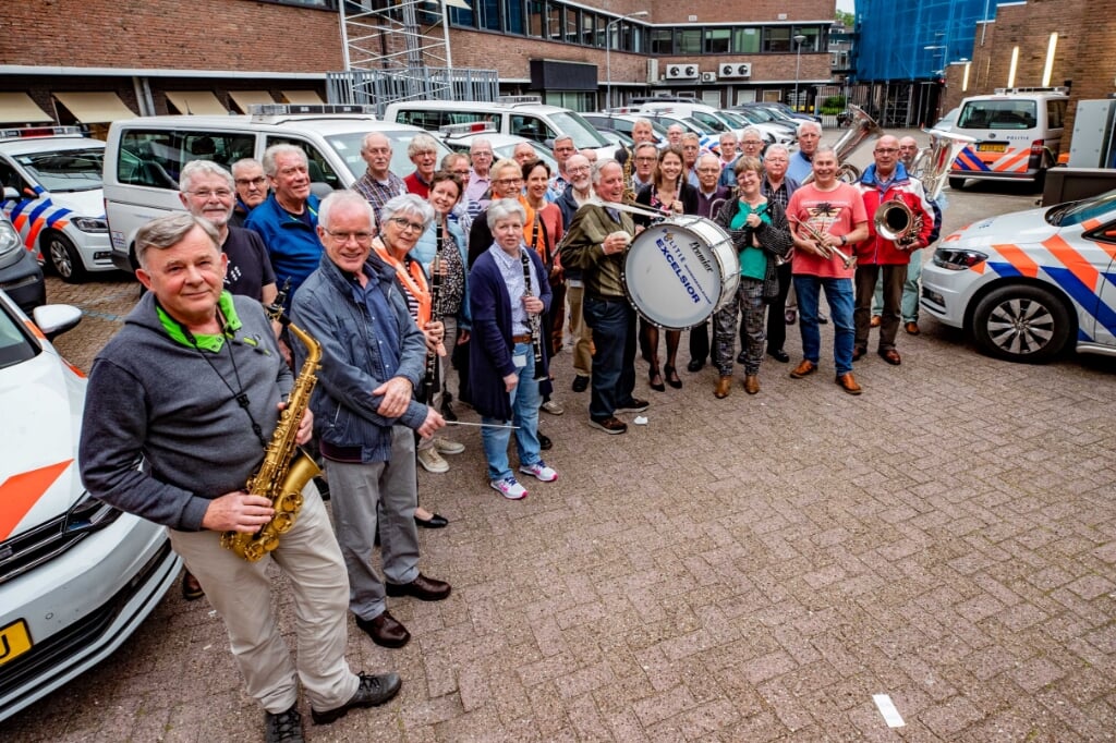 Politie Muziekgezelschap Excelsior bestaat honderd jaar en viert dat vrijdag met een gratis jubileumconcert in Gooiland.