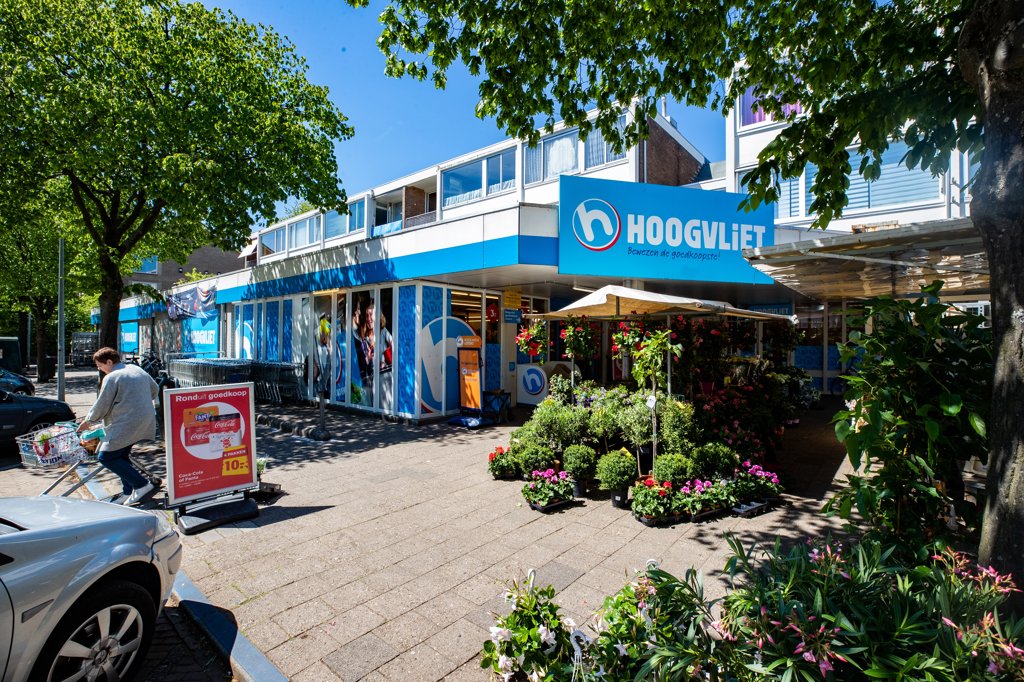 Het huidige onderkomen van de Hoogvliet is volgens de supermarkt te klein...