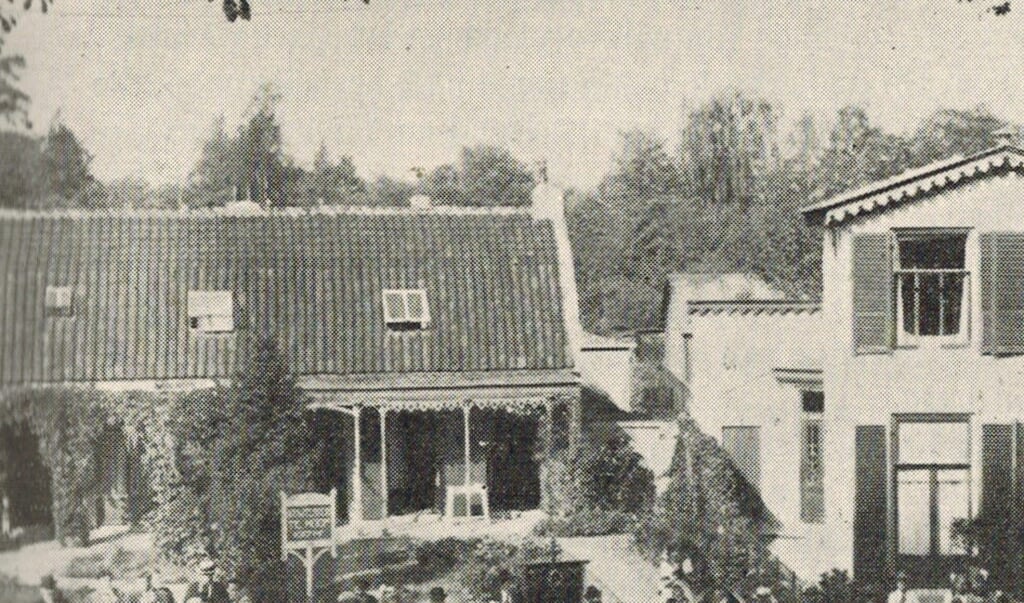 Links: Brinklaan 76; hier begint de G. Majellastichting in 1910.