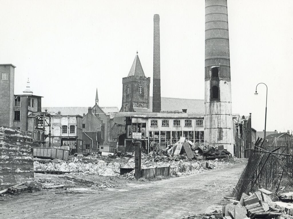Bouvy zoutfabriek tijdens de sloop in 1974.