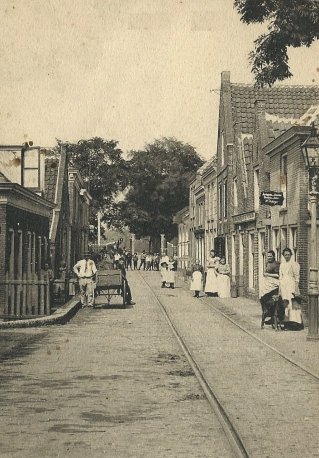Amsterdamsche straat, Muiden (ca. 1900).