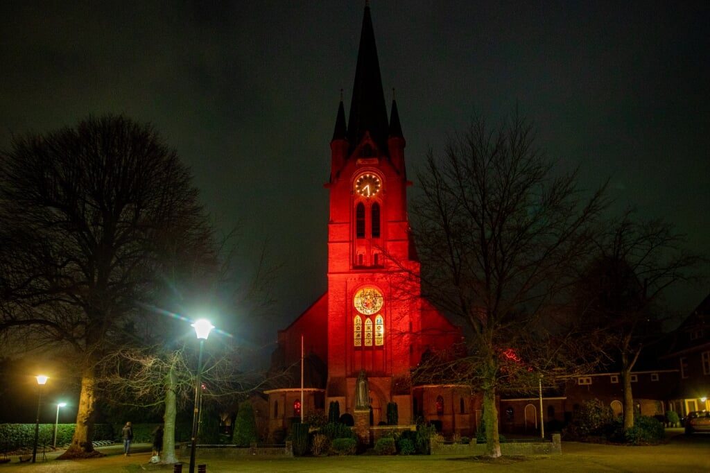 Een rode Vituskerk voor godsdienstvrijheid.