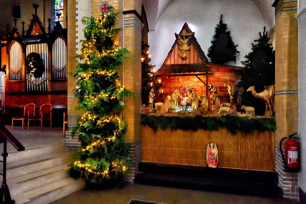 Kerstversiering in de Sint-Petrus' Bandenkerk.