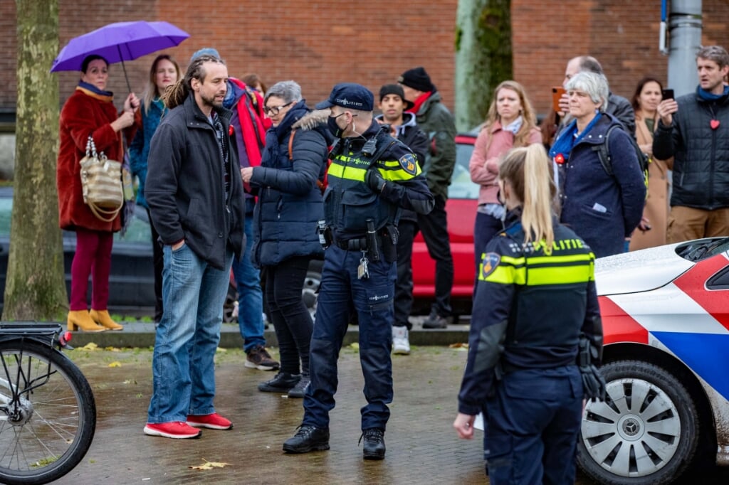 Voorman Willem Engel van Viruswaanzin zaterdagmiddag tijdens de betoging. 