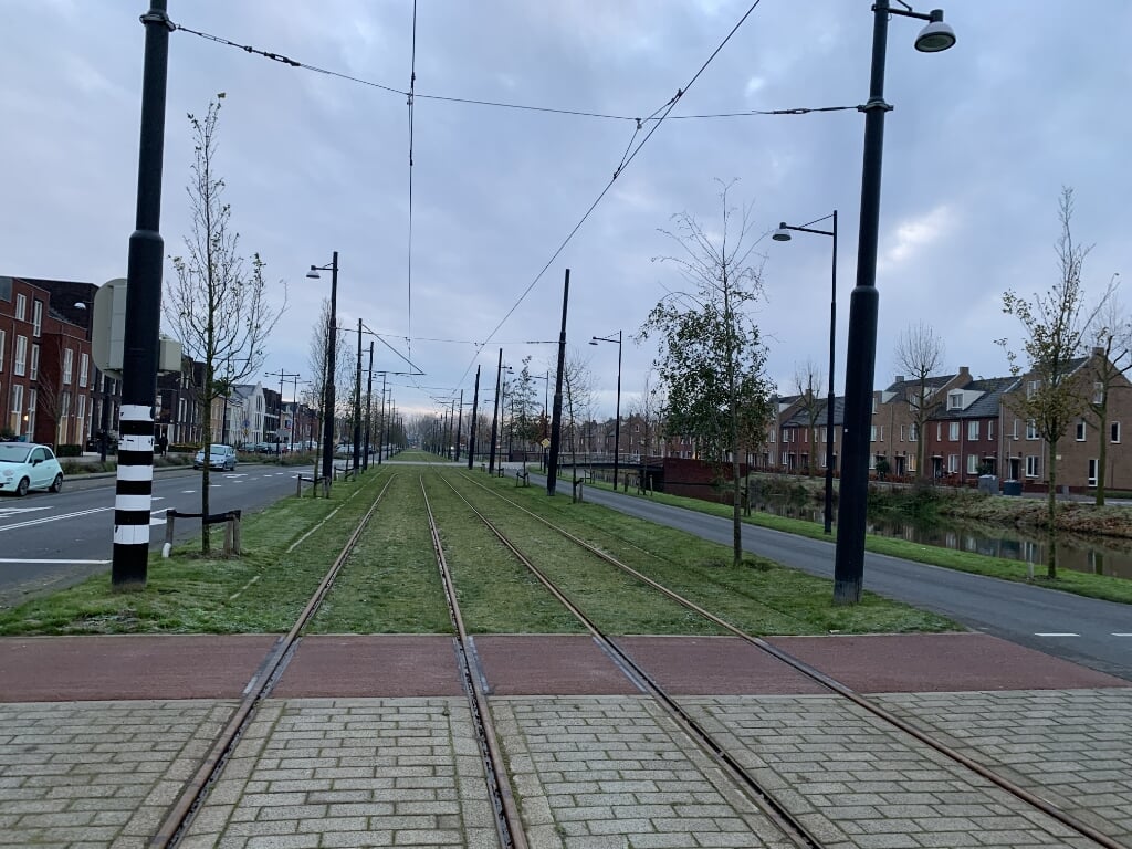 De tramrails tussen het eindpunt van lijn 19 en de werkplaats.