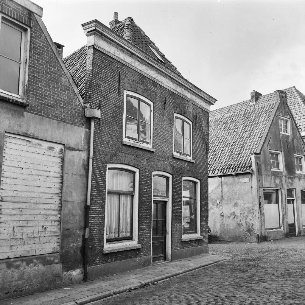 De verkrotte Middenstraat in 1970. Foto: Rijksdienst voor het Cultureel Erfgoed. 