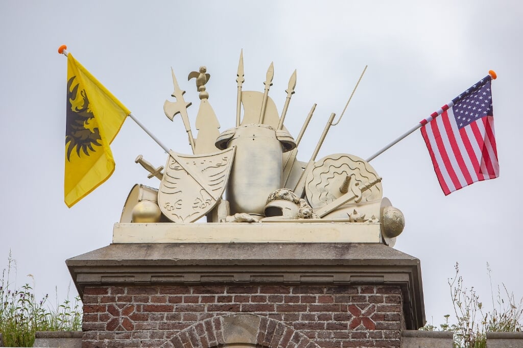 Het originele ornament van de Utrechtse Poort verdween tijdens de Tweede Wereldoorlog.