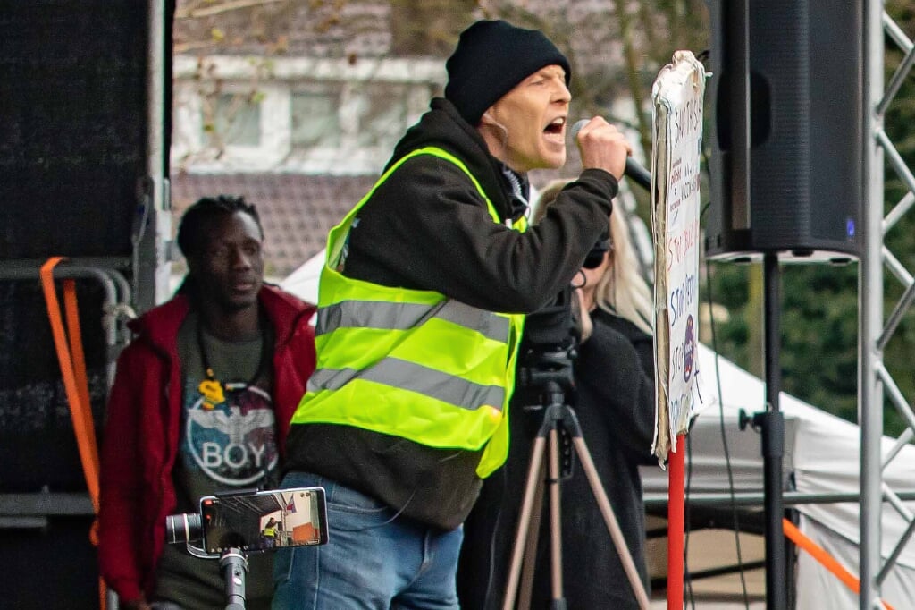 Tinus Koops liet weten aangifte te zullen doen tegen Broertjes. 