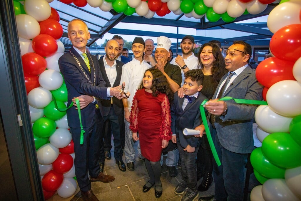 Burgemeester Niek Meijer opende afgelopen zaterdag Italiaans restaurant San Giorgio.