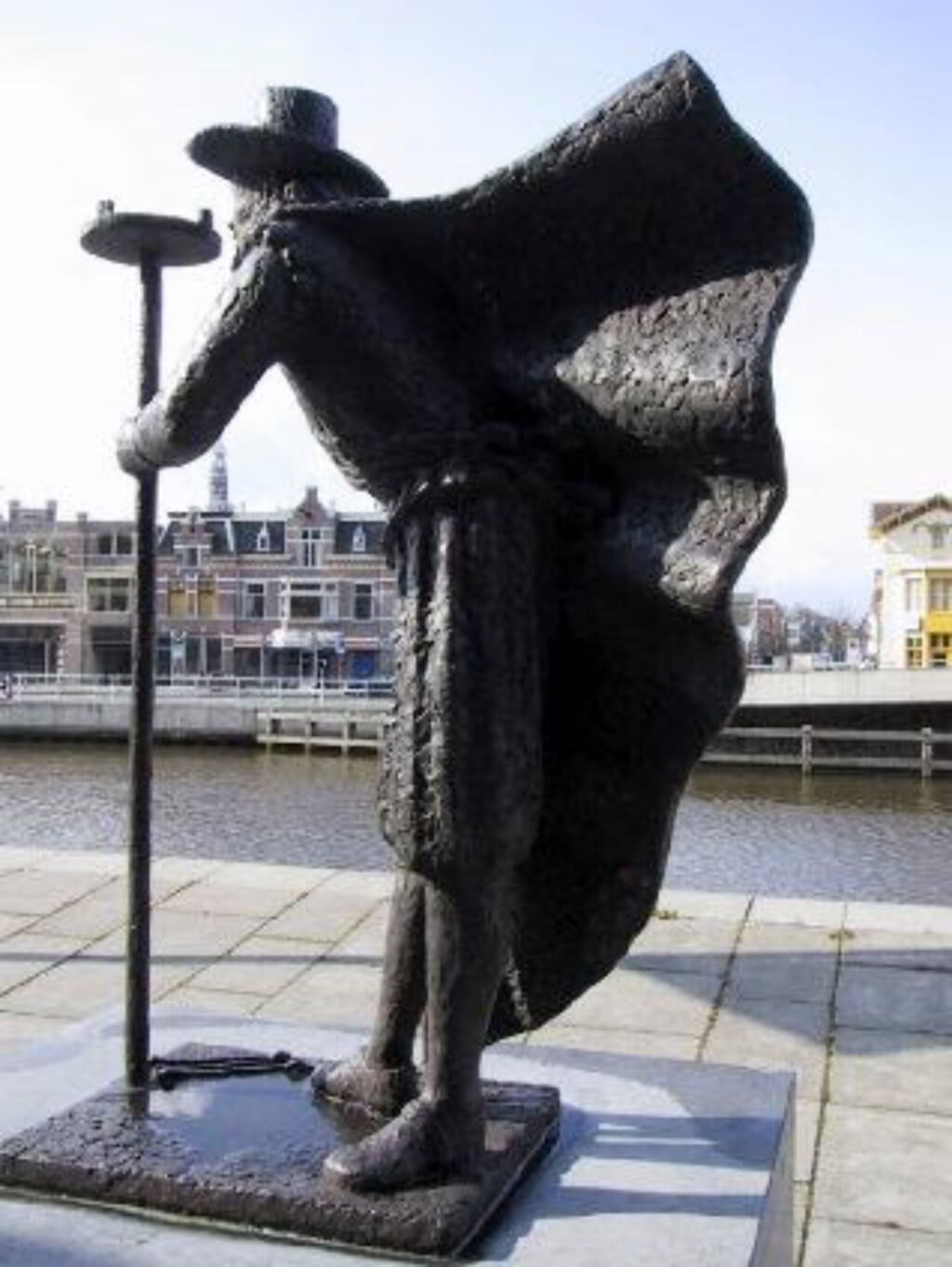 Standbeeld van Adriaen Anthonisz in Alkmaar, gemaakt door John Bier. Foto Regionaal archief Alkmaar.