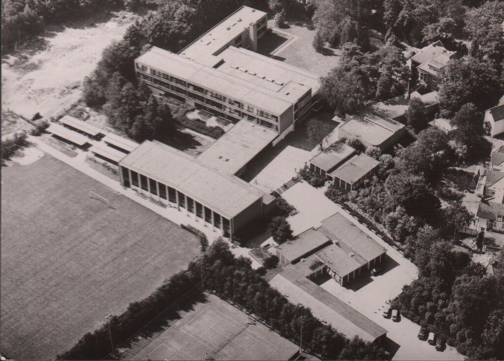 Luchtfoto Sint Vituscollege omstreeks 1970