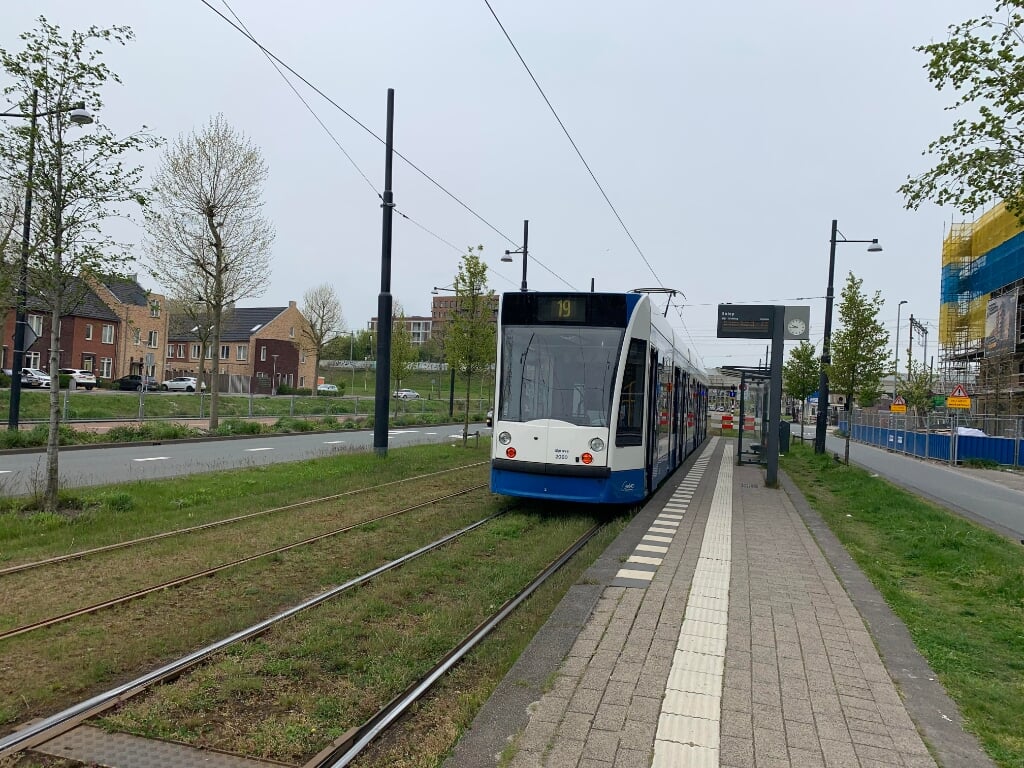 Tram 19 bij de beginhalte op De Sniep.