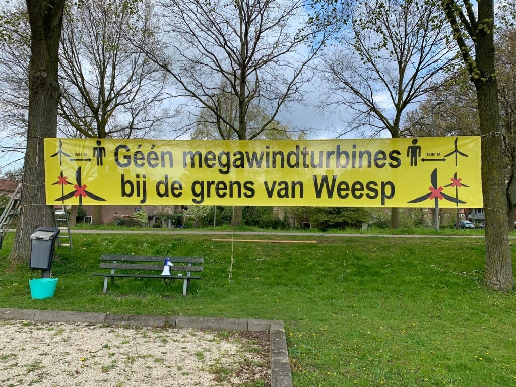 In Weesp is er hevig verzet tegen windmolens bij de gemeentegrens. Daarom wil Diemen met Weesp overleggen.