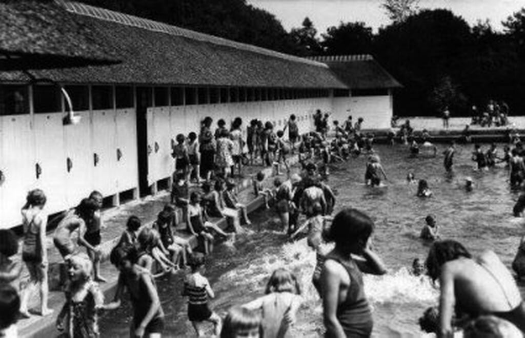 Het jeugdzwembad van Bussum, geopend in 1937.