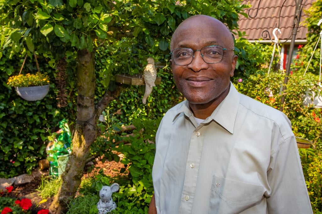 Henry Vreden leeft mee met zijn familie in Suriname.