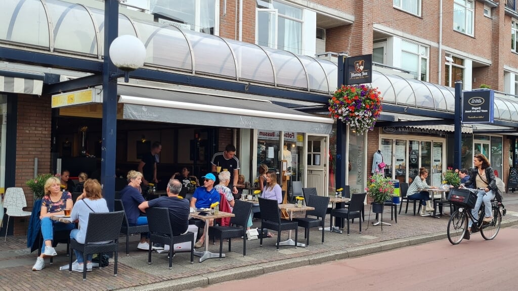Brasserie 'Njoyz aan de Veerstraat in Bussum.