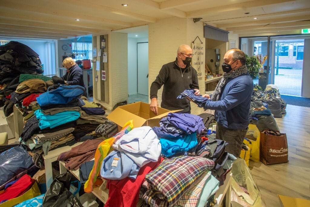 De kledinginzameling voor vluchtelingen bleek al een overdonderend succes.