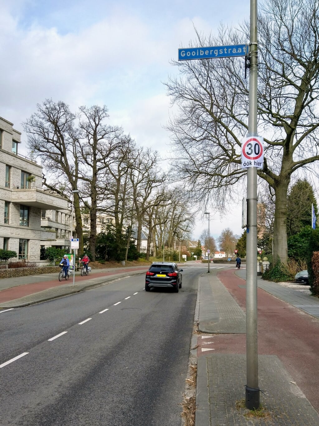 Het knooppunt Gooibergstraat-Brinklaan is een van de gevaarlijke oversteekplaatsen voor veel scholieren.