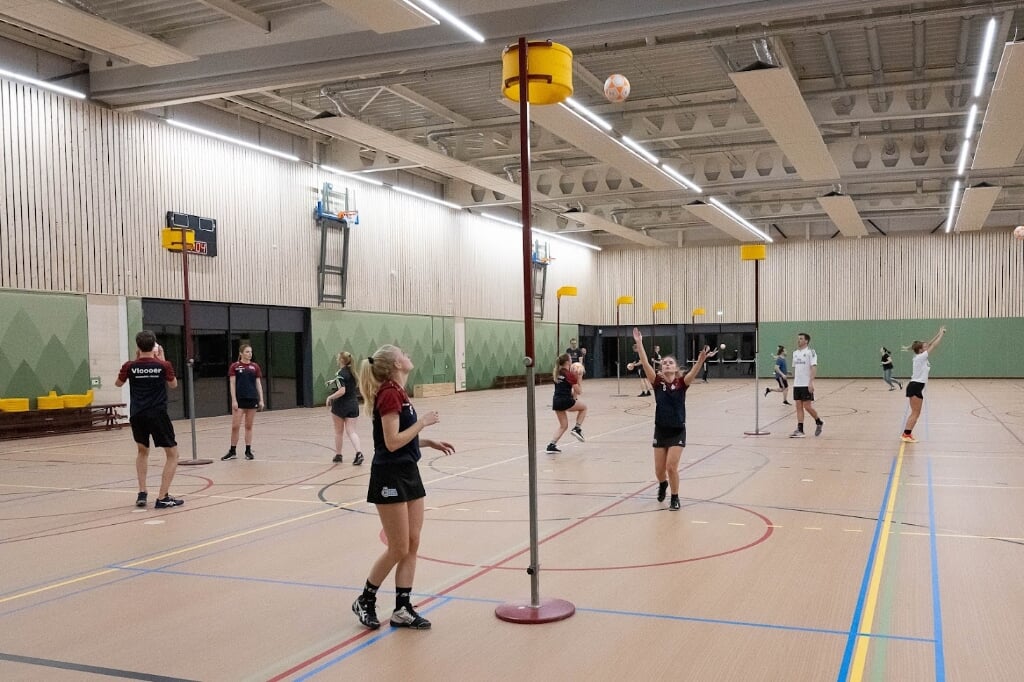 Korfballers van DKV Victoria in Sporthallen Diemen.