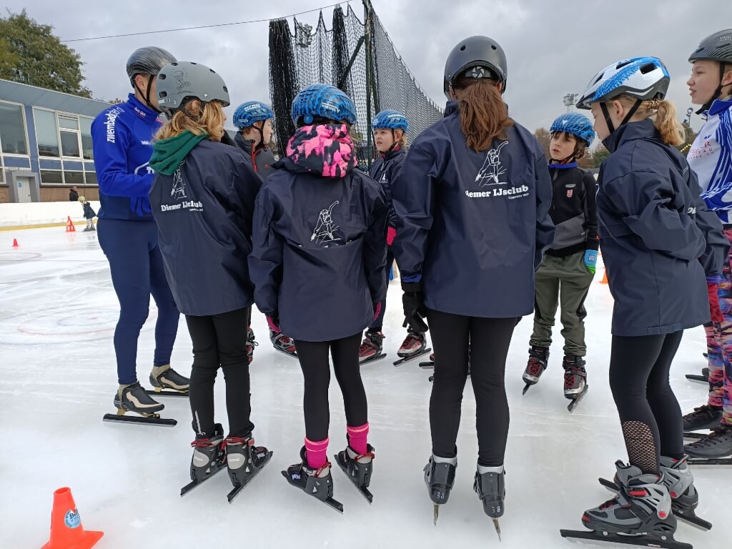 Een schaatstraining van de Diemer IJsclub.
