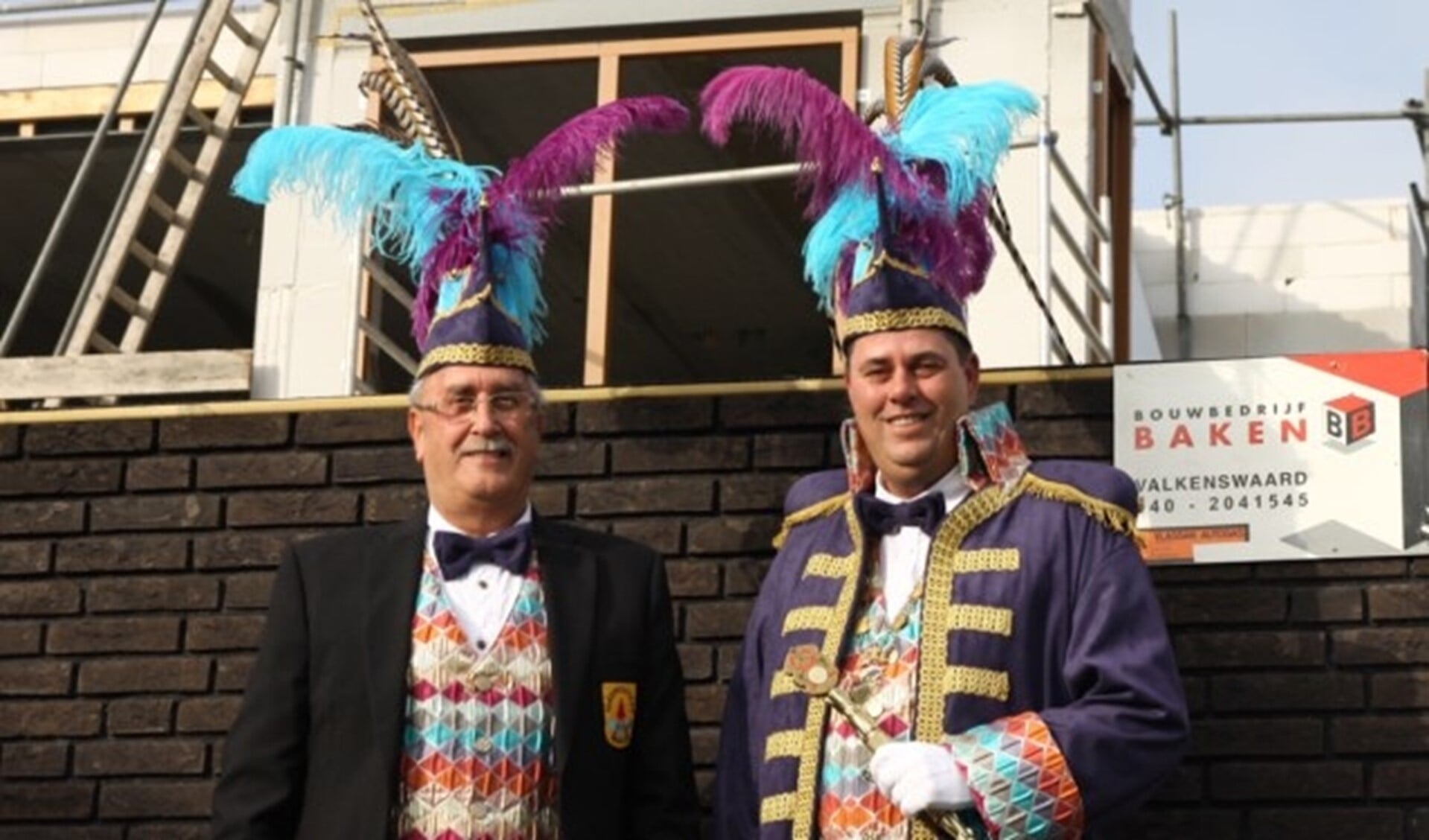 Prins Bieke en adjudant Tinus: 'Met een kwast en een troffel vieren wij carnaval met veel trommelgeroffel'.