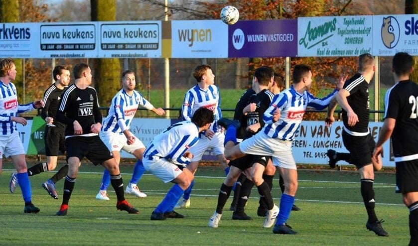 <p>Een fragment uit de wedstrijd SV Someren-Marvilde uit 2019. (Foto: Jan van den Broek)</p>