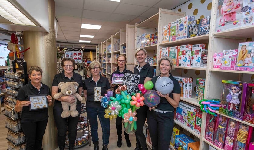 <p>'Just 4 fun' kan inmiddels putten uit een enthousiast team dat de speelgoedwinkel gaat bestieren. (Foto: Hein van Bakel)</p>