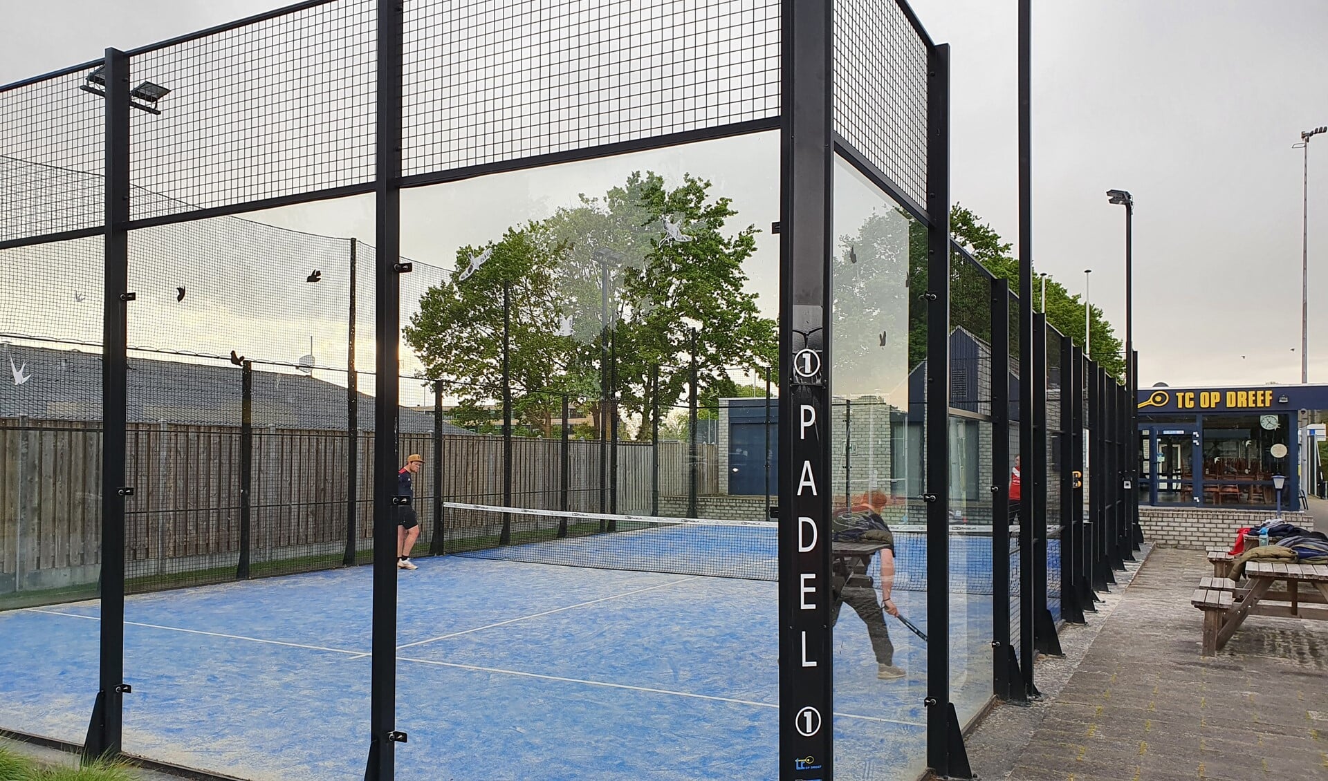In de padelkooi werd voor het eerst een padel-minitoernooi afgewerkt. De sport wordt steeds populairder in Nederland.
