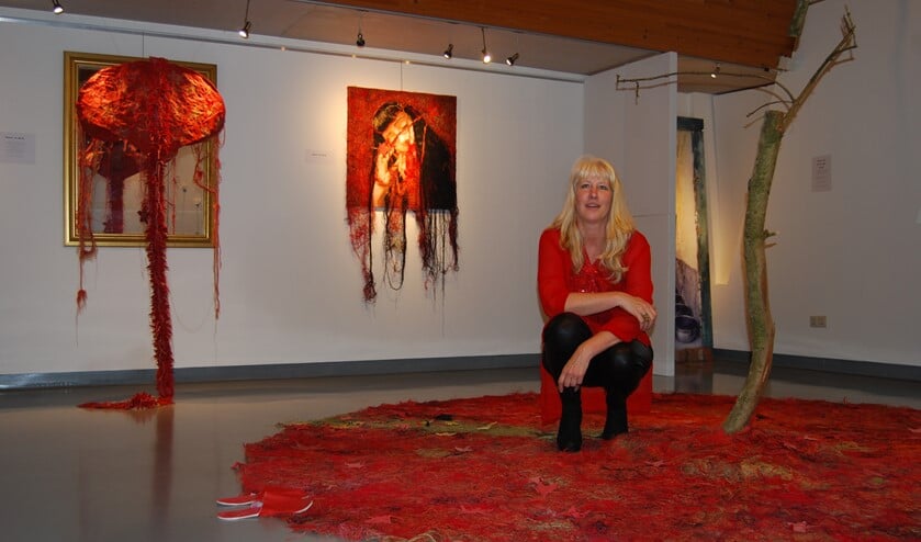 Katja van den Eijnden laat zien dat afval kunst kan worden. (Foto: Corinna Romanesco)