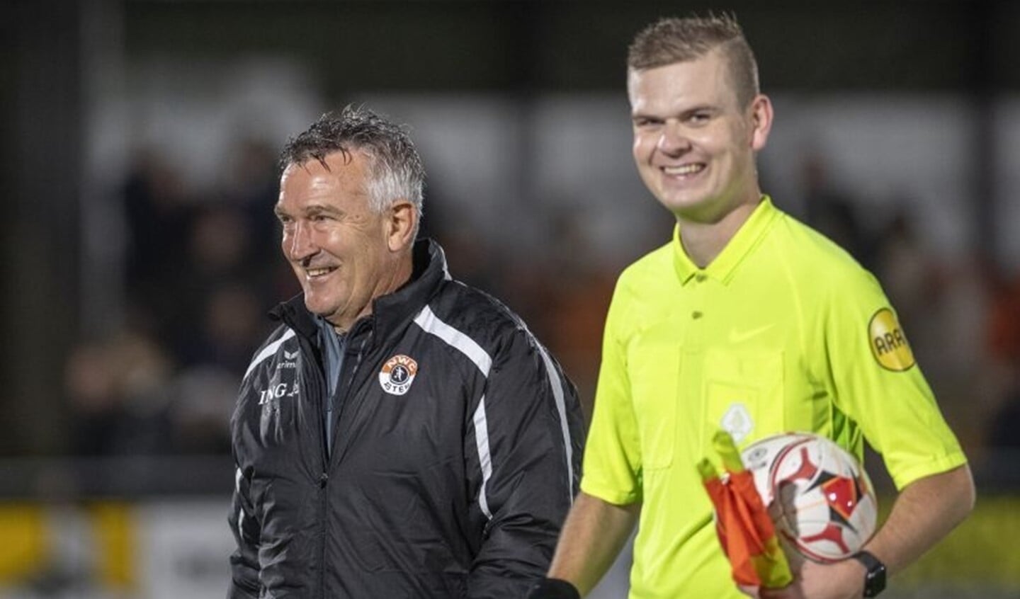 Aan trainer Mario Verlijsdonk de taak om de boel snel weer op de rit te krijgen. (Foto: Hein van Bakel)