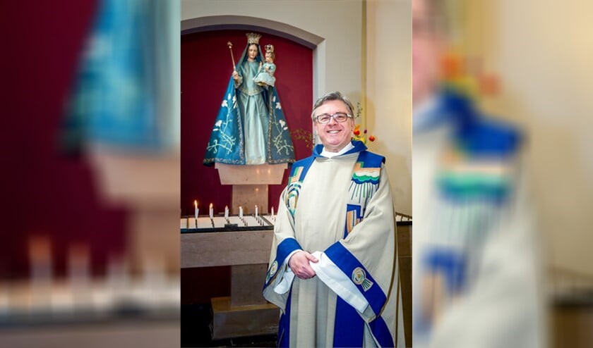 <p>Pastoor Paul Janssen neemt na zeventien jaar afscheid van Deurne. (Foto: Roos Knijnenburg)</p>