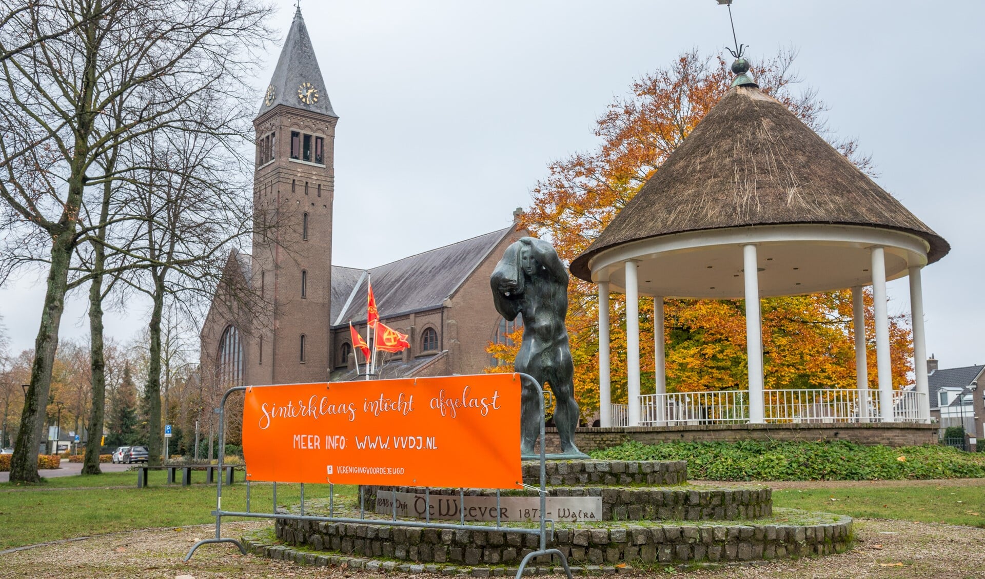 Het VvdJ-spandoek om de inwoners te laten weten dat de Sint-intocht niet doorging. (Foto: Yvonne Leijten)
