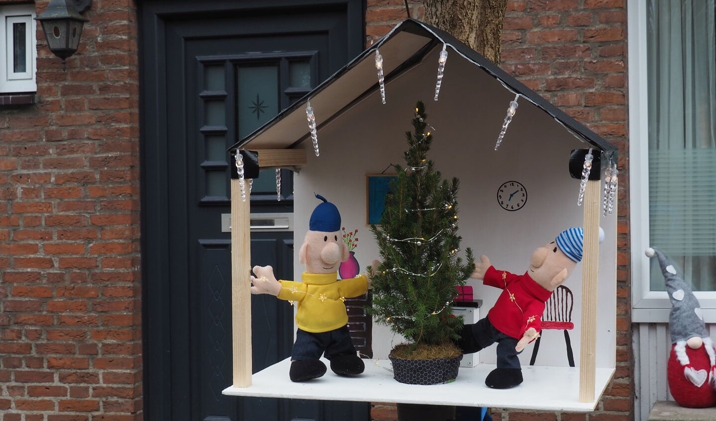 Buurman & Buurman staan in een van de kerststallen aan de Anna Paulownalaan. (Foto: Noortje de Vries). 