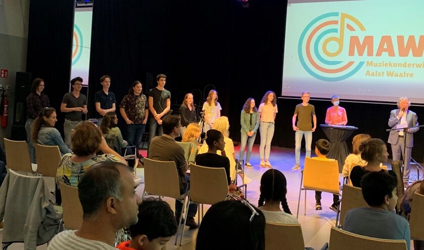 <p>Het was een aangepaste, maar feestelijke diploma-uitreiking in het Huis van Waalre voor de leerlingen van het muziekonderwijs.</p>