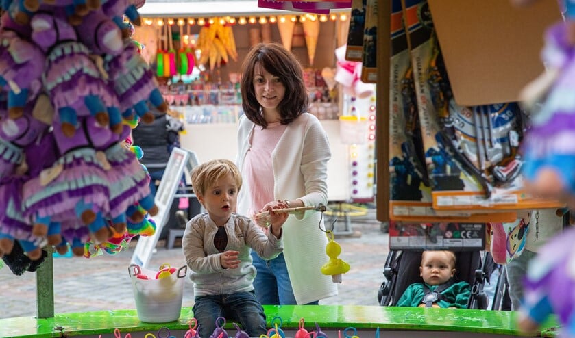 <p>De jeugd kon de afgelopen dagen eindelijk weer genieten van de kermis. (Foto: Connie Sinteur)</p>