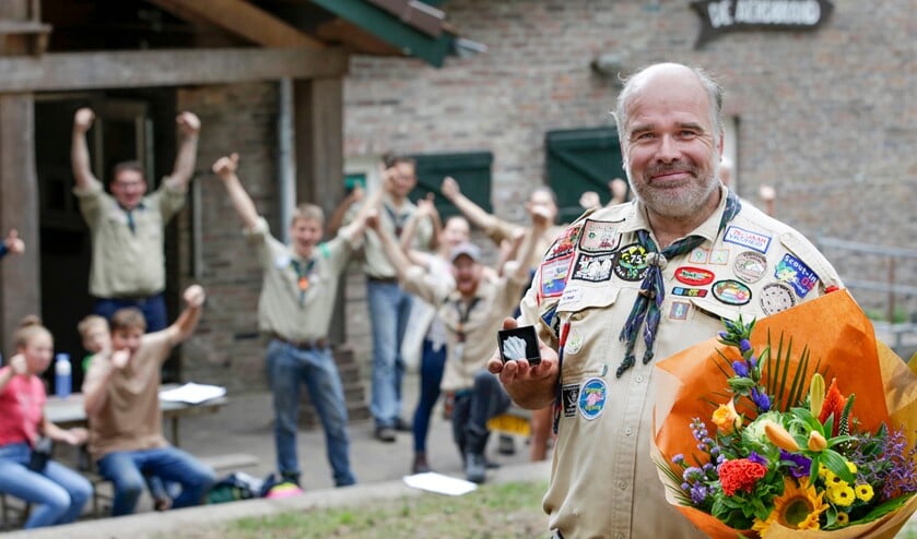 <p>Laurens Jansen werd zaterdag verrast met de gemeentelijke vrijwilligerspenning. (Foto: Jurgen van Hoof)</p>