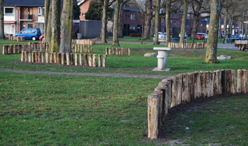 Het vernieuwde speelterrein aan het Volmolenplein is helemaal klaar. (Foto's: Corinna Romanesco)