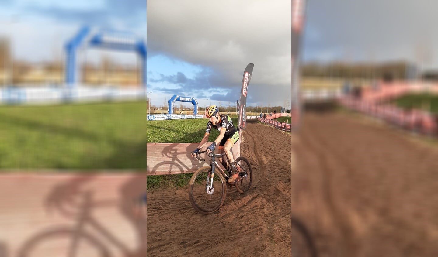 Danny van Lierop in actie tijdens het nationale kampioenschap veldrijden in Rucphen.